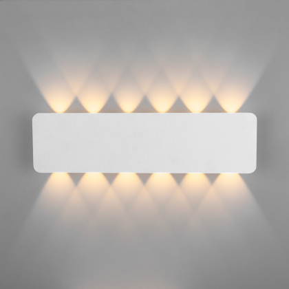 Настенный светильник Angle 40139/1 LED белый Eurosvet